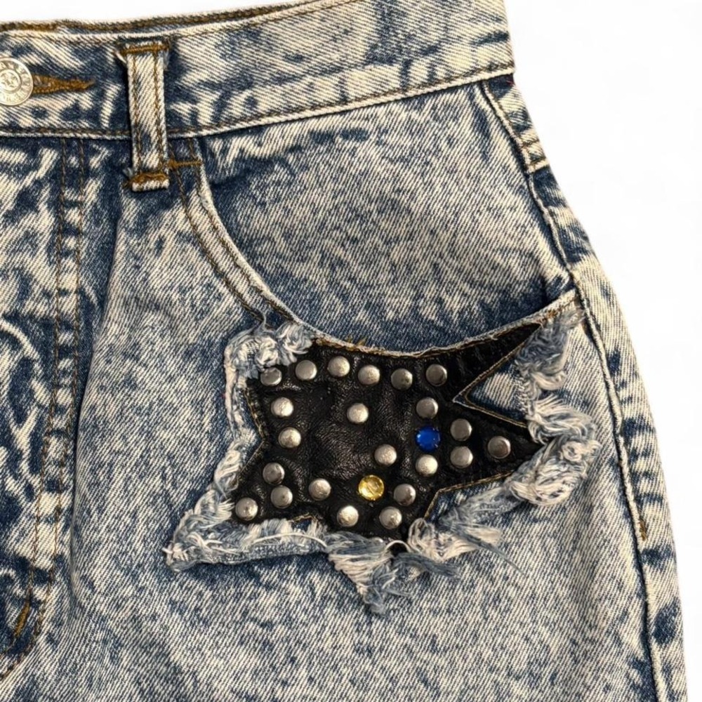 Vintage American Dakota Blue denim skirt with studded details - Picture 3 of 7